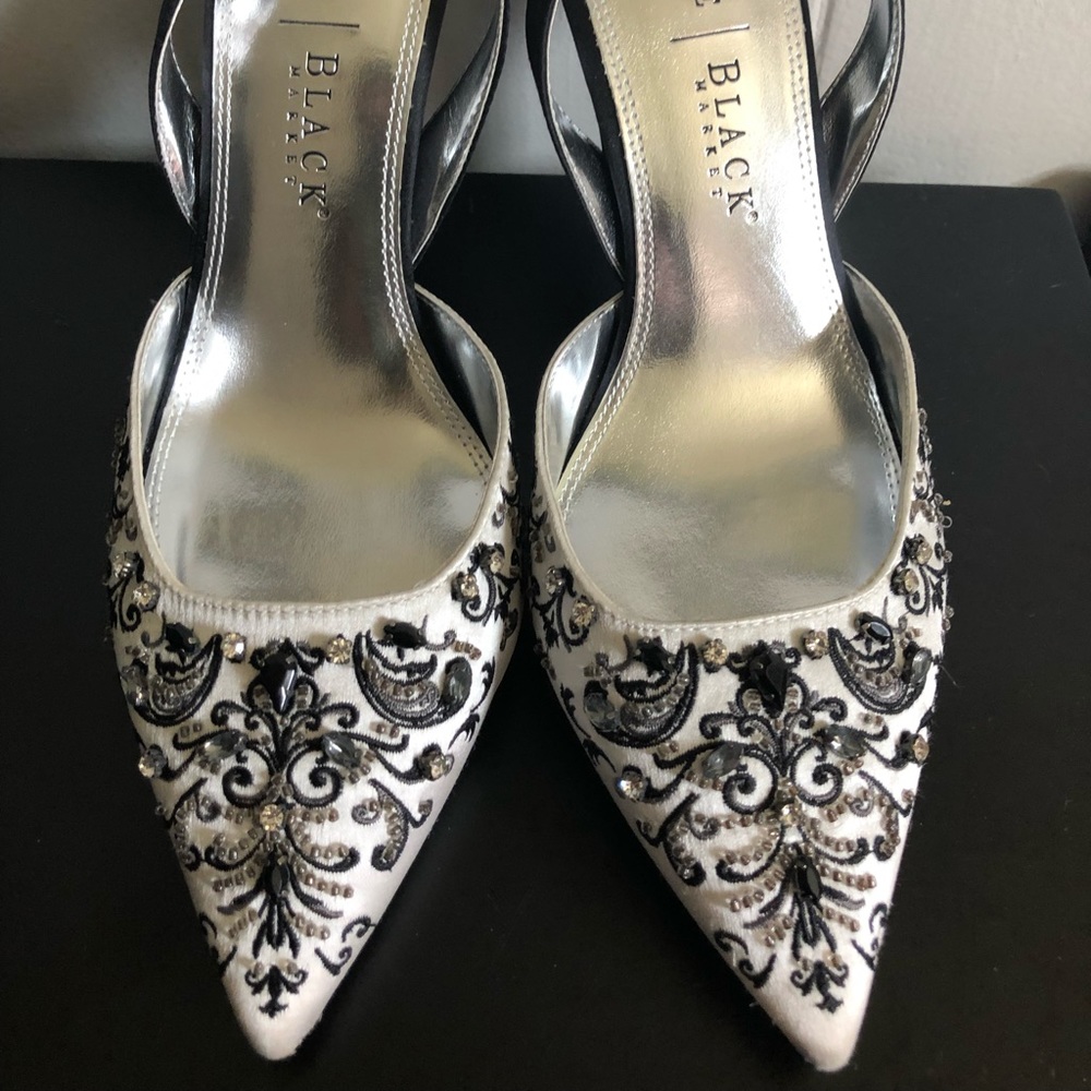 NWT WHBM Estero Heels, Size 8.